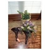 Assorted wall decorators. 16"