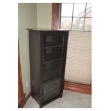 Display cabinet with 2 doors.