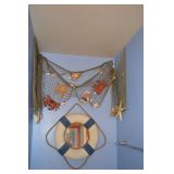 Decorators above toilet