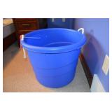 Plastic tub with rope handles