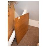 Table with 2 leaves. 44"x45". Leaves measure 12"