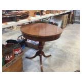 Round lamp table 23 inch diameter x 26 inches