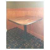 Pedestal table 30 x 30 x 29