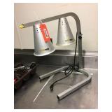 2 light warmer on stand