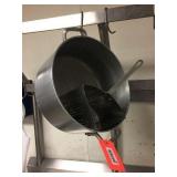 Stock pot with handles