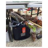 TOTE WITH COVER / windshield wipers / ice scraper