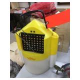 Live bait bucket / 2 minnow scoops