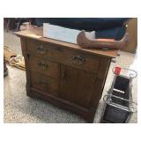 Oak wash stand with towel bar 33x17x29