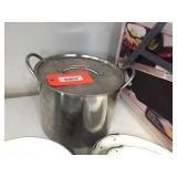 Covered stock pot 10 inch diameter x 10 inches