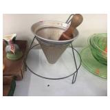 Food press with wooden pestle