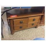 Coffee table w/leaves & storage