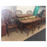 Dining room table w/6 chairs (2 have arms)