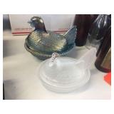 2 Glass nesting chickens