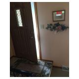 30"x50" rug, framed picture & wall decorator