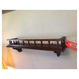 Wall shelf on wall with plate groove