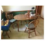 Dining table with 6 chairs & 2 leaves 40"x42".