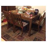 Kitchen table & 4 chairs & 1 leaf
