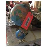 2 Globes