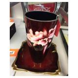 Decorator vase & square bowl.