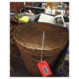 2 nesting baskets with covers