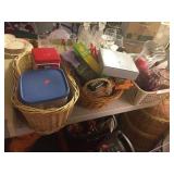 Baskets / candles / assorted