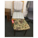 Chair - NEEDS WORK / cushion / table