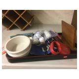 Serving tray / dog dishes / leash / ribbon /