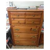 Broyhill 5 Drawer dresser 36x17x48