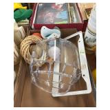 Packer related mugs, Fondy cardinals megaphones &