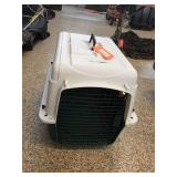 Plastic kennel. 19"x27"x21"