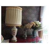 Lamp with shade & decorator vases