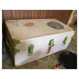 Metal hinged trunk. 31"x17"x13"
