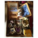 Box of decorators & assorted