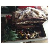 Stable, assorted animals & figures