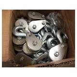 Box of tow hook pulleys