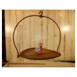 Hanging scale Item holder