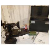 SINGER 221 Featherweight Sewing Machine with Case