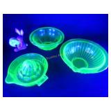 Green Depression Juicer & Colonial Block Bowl