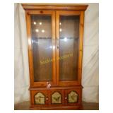 10 Gun Pine Gun Cabinet with lock