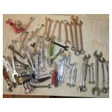LOT OF WRENCHES