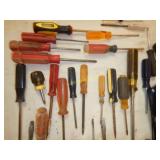 LOT OF SCREWDRIVERS