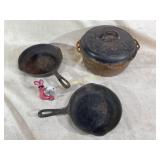 CAST IRON DUTCH OVEN 2 SKILLETS