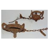 2 ANTIQUE STEEL ANIMAL COIL SPRING FOOTHOLD TRAPS