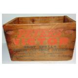 VINTAGE PETERS VICTOR TRAP LOADS ADVERTISING CRATE