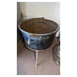 Copper kettle with spider 27"