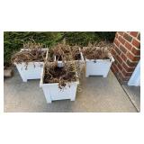 4 plastic planters