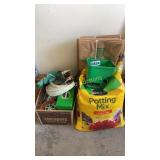 Potting mix, miracle-gro, bags