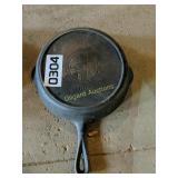 Griswold 7 cast iron skillet