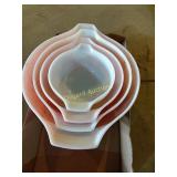 Pyrex Nesting mixing bowls