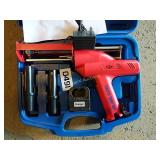 Cordless caulking gun